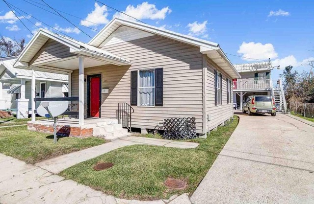 Updated Cottage, pet friendly, full equipped home.