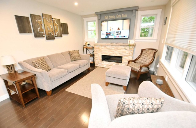 Updated home blocks from ND w/3 full baths (1015)