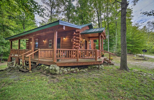 Updated Manistique Log Cabin, Yard & Fire Pit