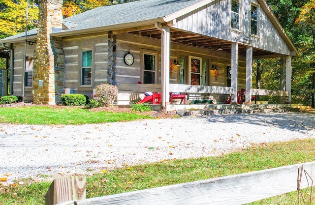 Updated pet friendly, close to Nashville!