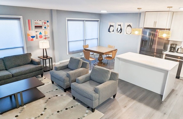 Updated Spacious Home -Near NWU- Hospitals+More