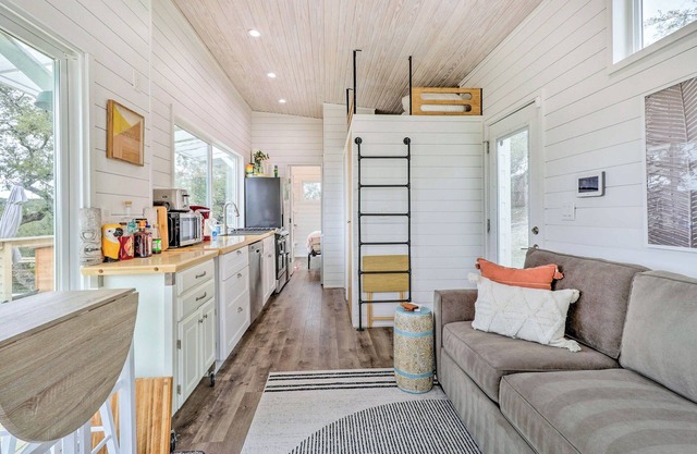 Updated Texas Tiny Home Rental on Lake Travis