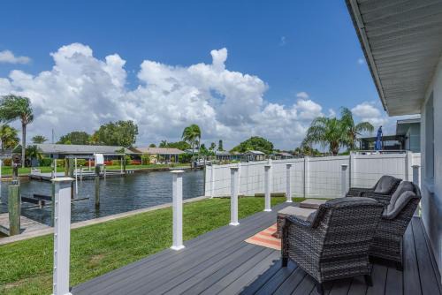 Updated Waterfront Condo in Apollo Beach 1572