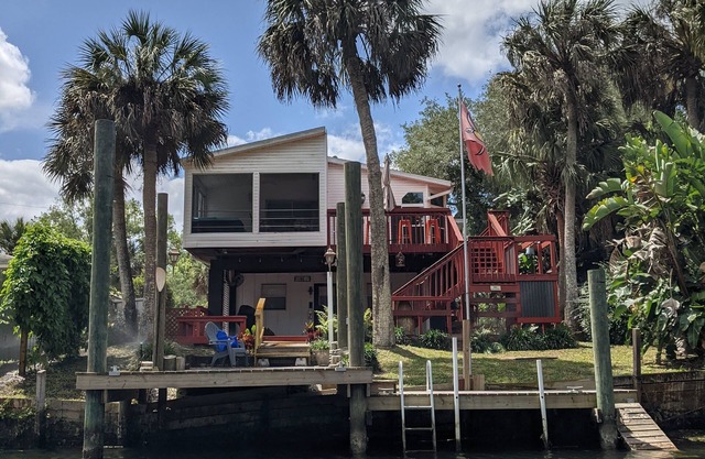 Updated waterfront home, great manatee viewing, dock, 5 minute paddle to river!