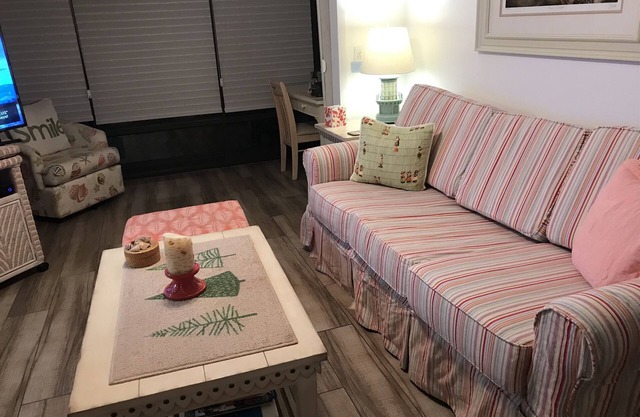 Upgraded 1BR/1 Bath, Ground Floor Unit, Htd Pool