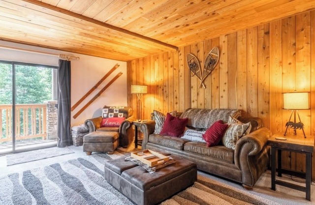 Upgraded Cozy Condo by Eagle Lodge &Covered Garage