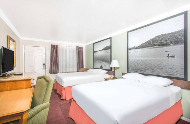 Upper Lake Inn and Suites