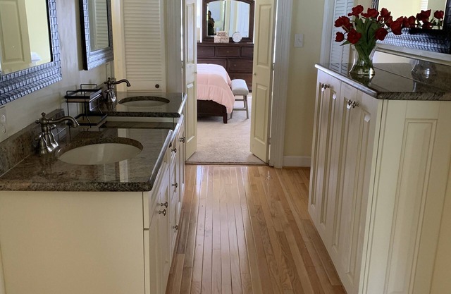 Upper Level- Beautiful 3 bed 2 1/2 bath cottage overlooking gorgeous golf course