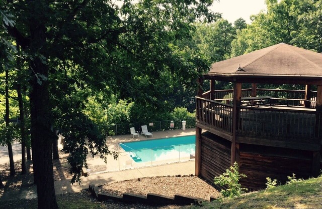 Upper Level Condo Lake Ouachita-2B/2B/New Furniture