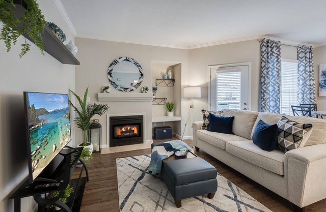 Upscale 2/2 Home in Roseville With Private Garage