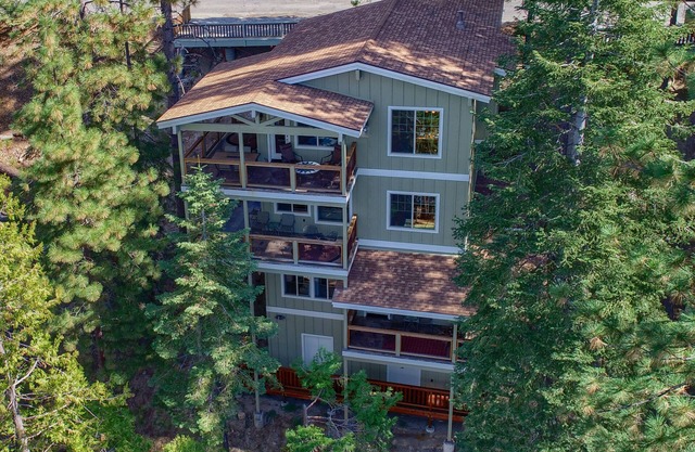 Upscale Air-Conditioned Yosemite West Vacation Home Inside Park Gates