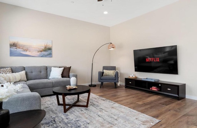 Upscale and Charming 3 Bedroom Home with King Bed