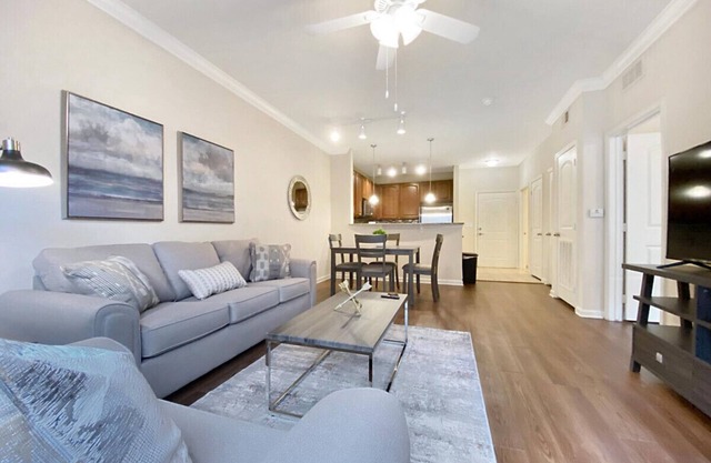 Upscale Central Tampa with Luxuries, Pool Views