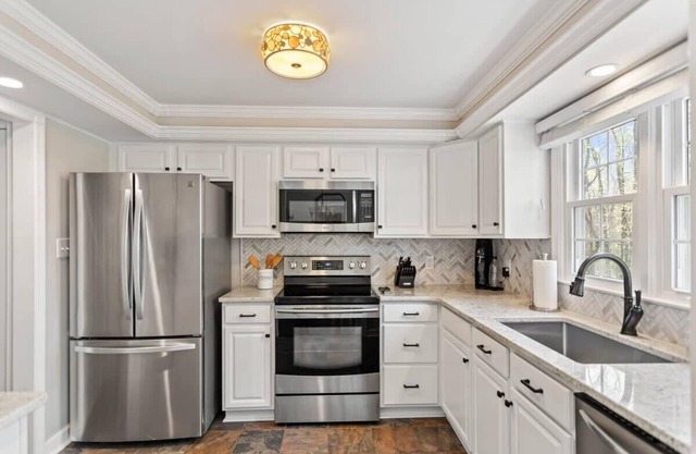 Upscale|Dog Friendly|PNC|NC State|Fenton