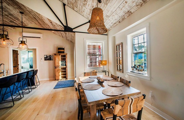 Upscale Downtown Suite in Lewes