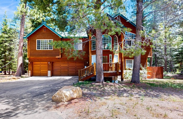 Upscale house with 2 living areas, open layout, hot tub, backyard, & luxe suite