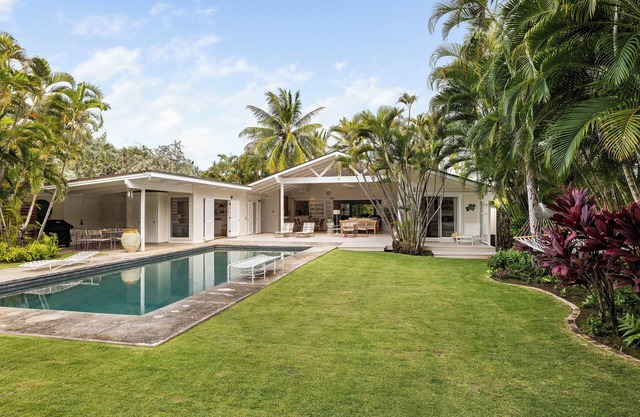 Upscale Kailua Getaway: Steps to Swim Beach!