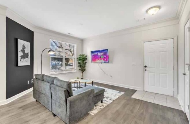 Upscale King 1BR Suite Mins to Downtown Raleigh!