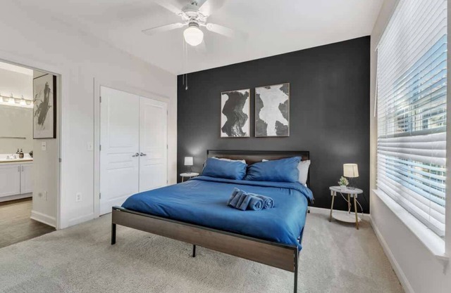 Upscale King 1BR Suite to Downtown Raleigh!