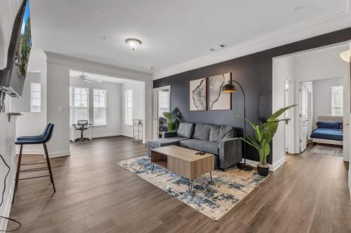 Upscale King 2BR Suite Mins to Downtown Raleigh!