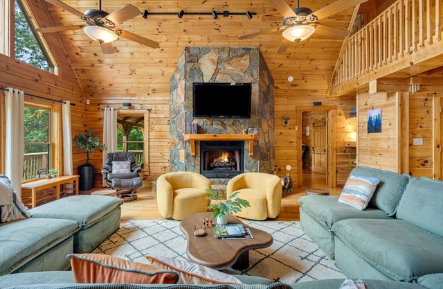 Upscale log cabin: Sauna, Hot Tub, Game Room