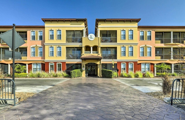 Upscale Unit in Private Golf Resort w/Pool!