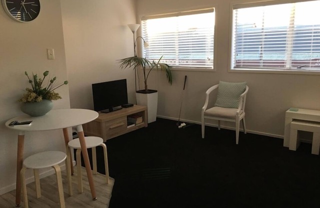 Upstairs Apartment in Central Thames