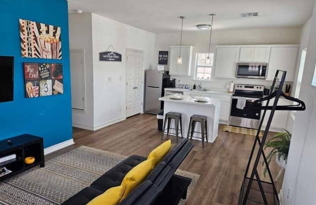 Upstairs duplex prime location