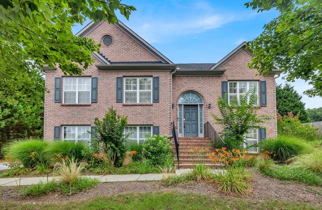 Upstairs Unit w/Balcony + Pool and tennis