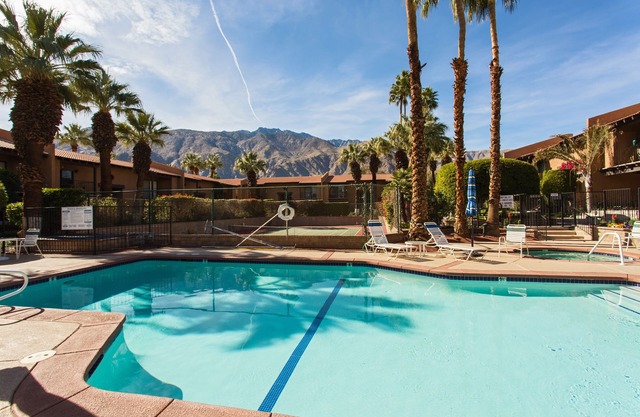 Uptown Resort Style Living Cool Summer Discount End of June through August 31!