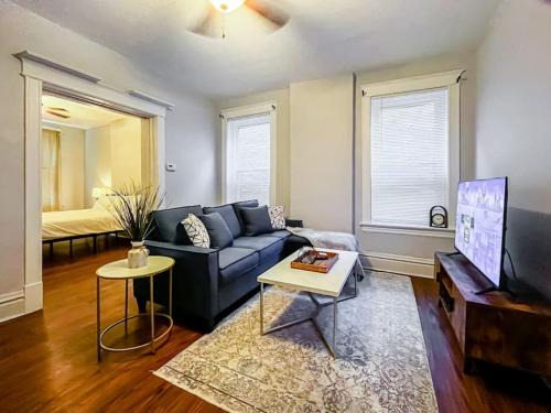 Urban 1BR Nurse's Retreat Barnes & Children's