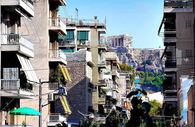 Urban Art Experience with Acropolis View
