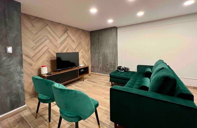 Urban Base for your Tribe, Epic Shopping & Dining