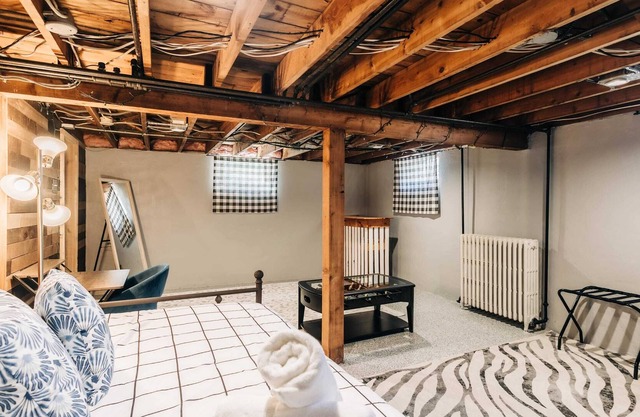 Urban Delightful Retreat: King Bed | BBQ Grill