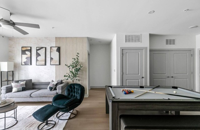 Urban Elegance: 3BR Condo Experience 06