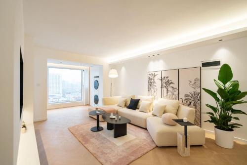 Urban hub Sun Apartment near the Xujiahui Road