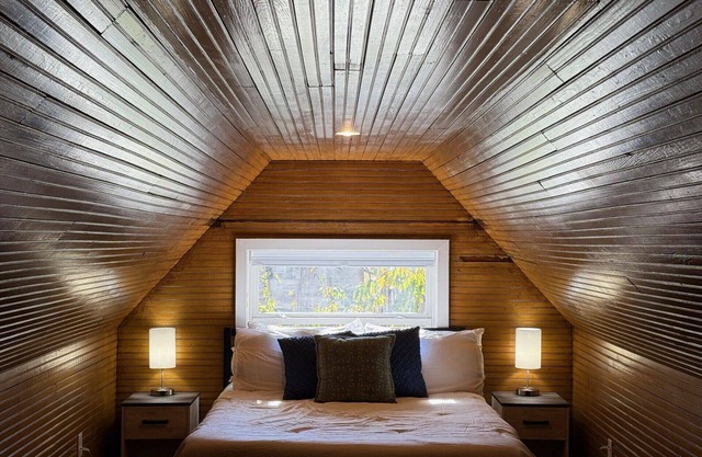 Urban Oasis in Point Breeze 4BR Industrial-Style Apartment