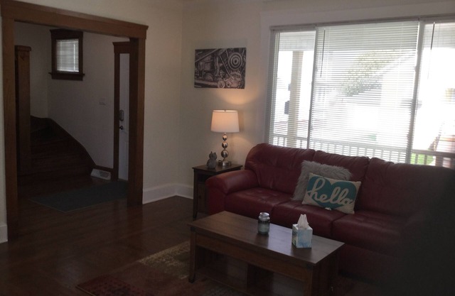 Urban! Professionally Cleaned, Self Check In - Sleeps 10