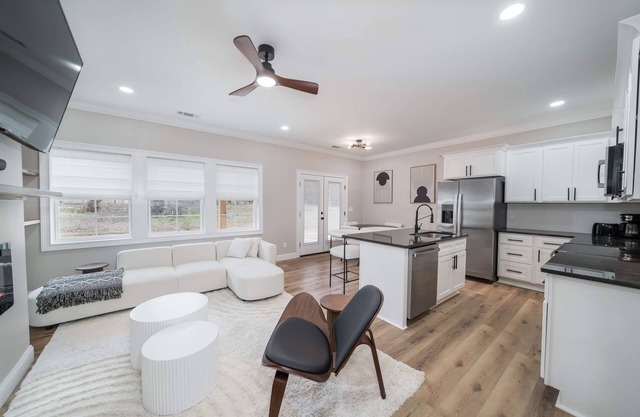 Urban Stylish Escape to Pickwick Lake