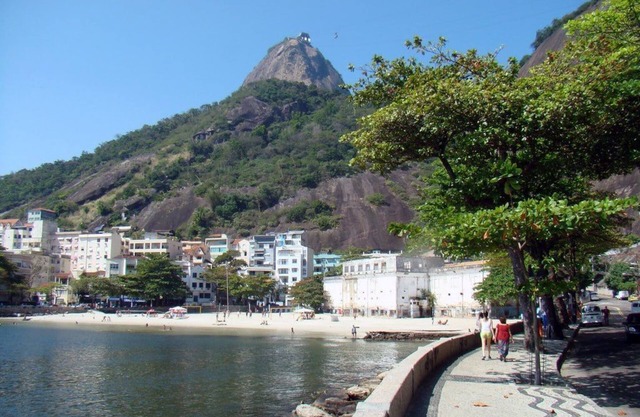URCA, Ap. 2 qtos. at the feet of Sugar Loaf. 200m from the sea of Guanabara Bay.