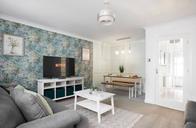 uSnooz | Charming Huddersfield Home with Garden