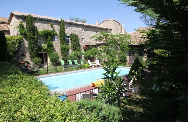 "Vacances chez l'antiquaire" JACUZZI - SWIMMING POOL " 10 CH. 15 PERS -400 M2