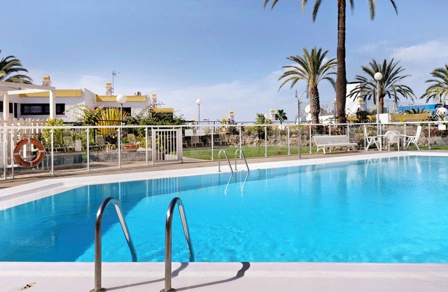 Vacation Apartment 'Las Flores5' with Sea and Beach View, Wi-Fi and Air Conditioning