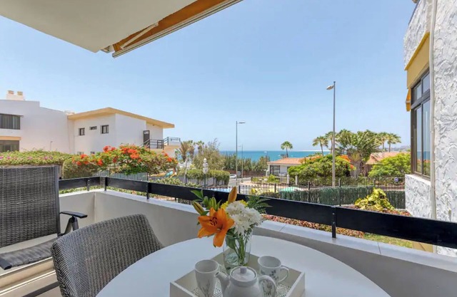 Vacation Apartment 'Apartamento Con Vistas Al Mar' with Sea View, Wi-Fi and Air Conditioning