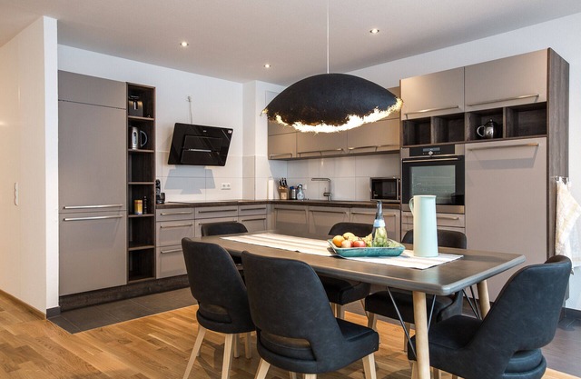 Vacation apartment/apartment for 6 guests with 110m² in Friedrichshafen (133001)