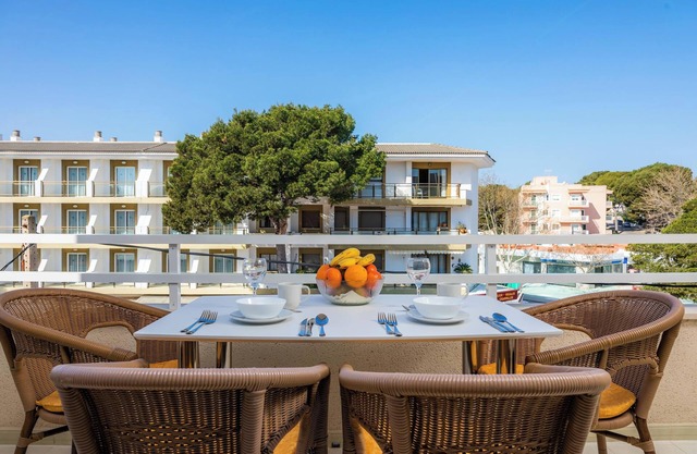 Vacation Apartment Casa Laura with Wi-Fi, Balcony & Garden