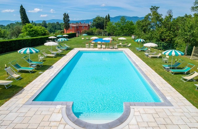 Vacation apartment in the Chianti, with terrace, A/C, pool, W-Lan, quiet location, 6 pers