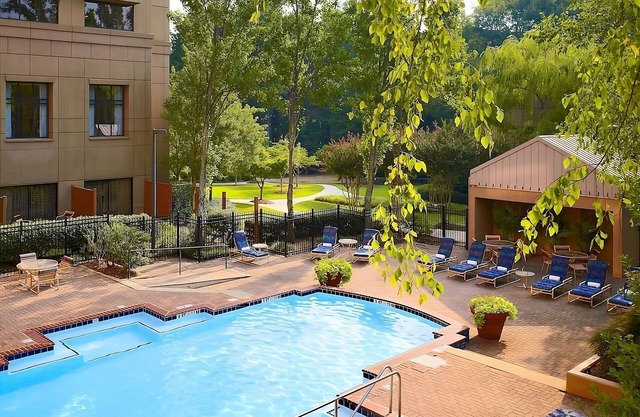 Vacation Day Is Always A Great Idea! 2 Amazing units. Pool Access and Parking