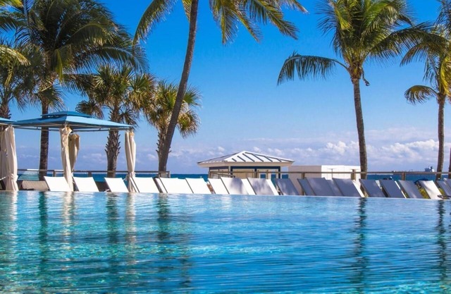 Vacation Day Is Always A Great Idea! Oceanfront Property, Outdoor Pool, Dining