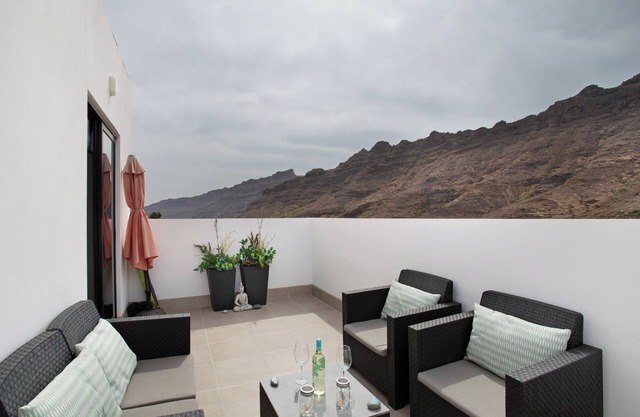 Vacation 'Dreaming Penthouse Mogan' with Mountain View, Wi-Fi and Air Conditioning